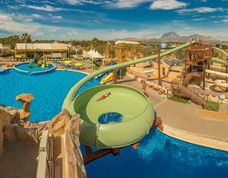 Agosto en Hotel temático 4* con TODO INCLUIDO ¡1 Niño viaja GRATIS!