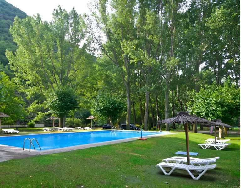 Vacaciones en Rialp (Pirineo de Lleida) ¡1 niño hasta 8 años viaja GRATIS!