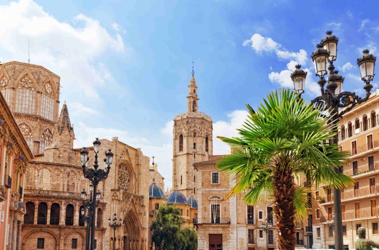 Descubre Valencia en hotel 4* con desayuno y piscina - Valencia