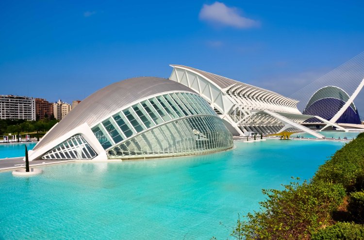 Descubre Valencia en hotel 4* con desayuno y piscina - Valencia