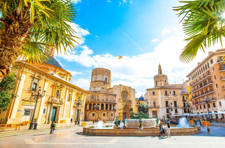 Descubre Valencia en hotel 4* con desayuno y piscina - Valencia
