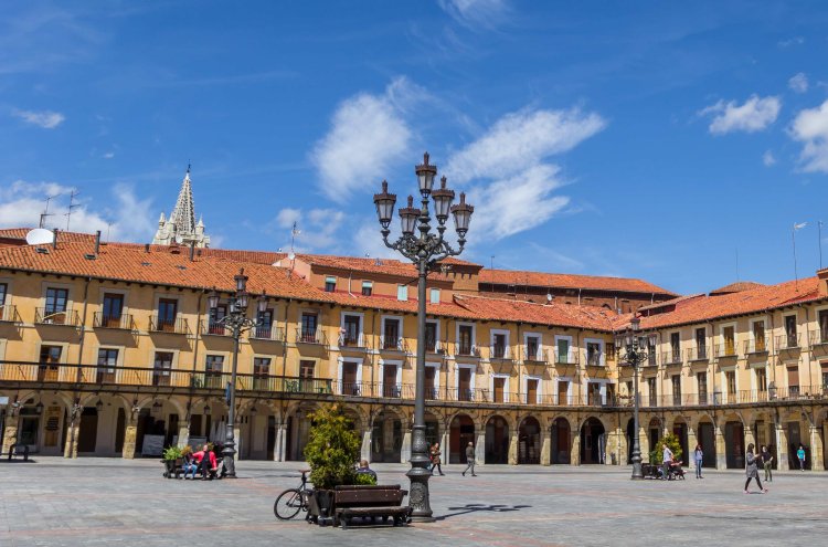 Descubre León: tapas, historia y magia en la joya del norte - León