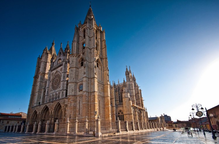 Descubre León: tapas, historia y magia en la joya del norte - León