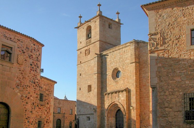 Resort Isla de Valdecañas: 4* y naturaleza en Extremadura - Cáceres