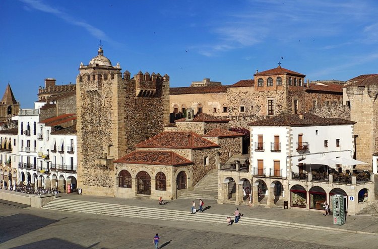 Resort Isla de Valdecañas: 4* y naturaleza en Extremadura - Cáceres