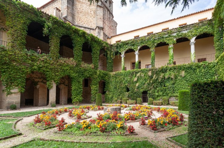 Resort Isla de Valdecañas: 4* y naturaleza en Extremadura - Cáceres