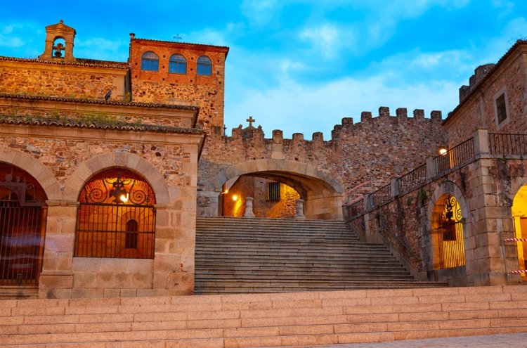 Resort Isla de Valdecañas: 4* y naturaleza en Extremadura - Cáceres