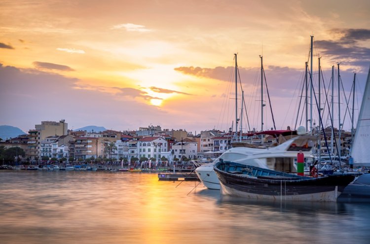 Alójate en Cambrils y descubre la Costa Dorada - Cambrils
