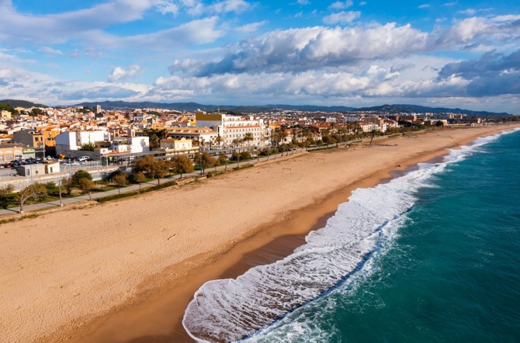 ¡Desconecta en Malgrat de Mar con yoga, Tai-Chi y zona solo adultos! - Malgrat de Mar