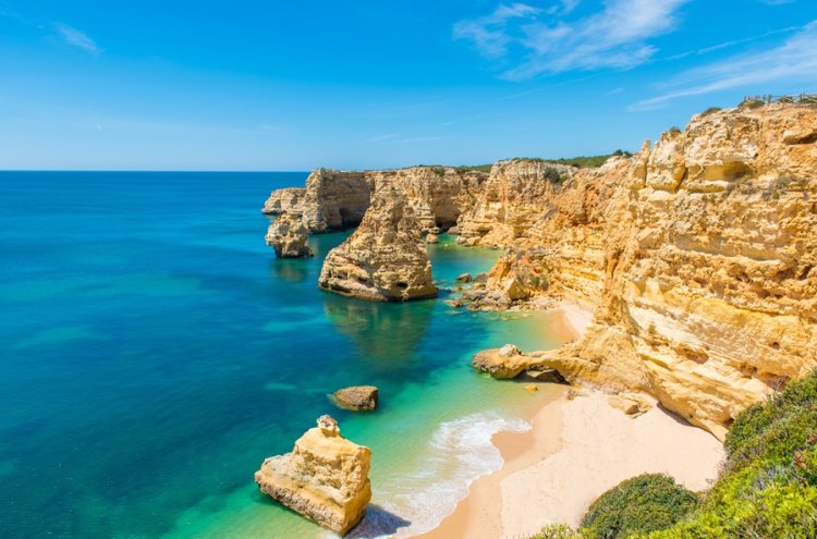 Em cima da hora! Algarve ao seu ritmo: sol, calma e a essência do sul de Portugal.