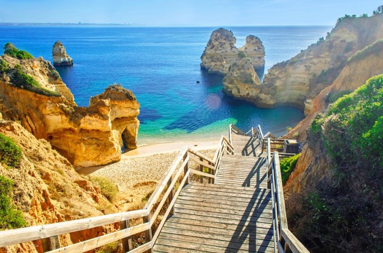 Em cima da hora! Algarve ao seu ritmo: sol, calma e a essência do sul de Portugal.