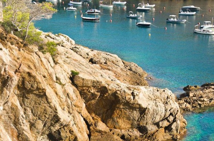 Descubre la Costa Brava este verano: julio y agosto en un ecoresort de ensueño - Begur