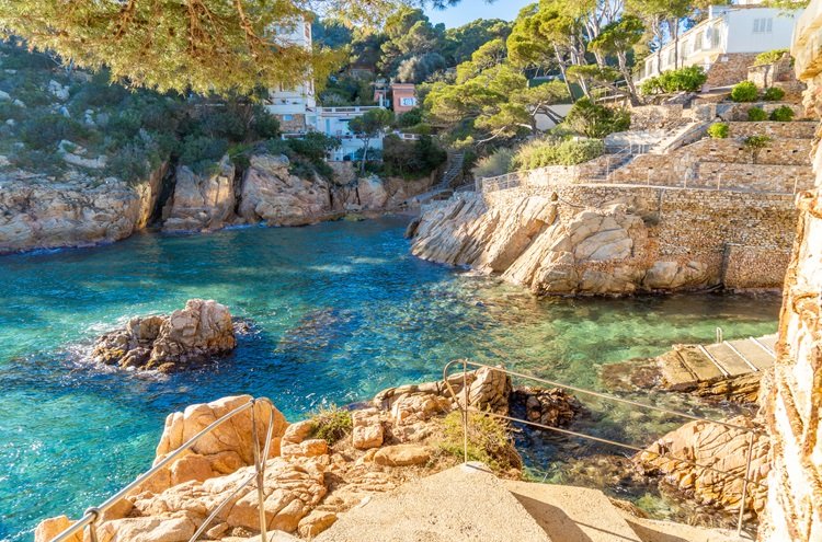 Descubre la Costa Brava este verano: julio y agosto en un ecoresort de ensueño - Begur