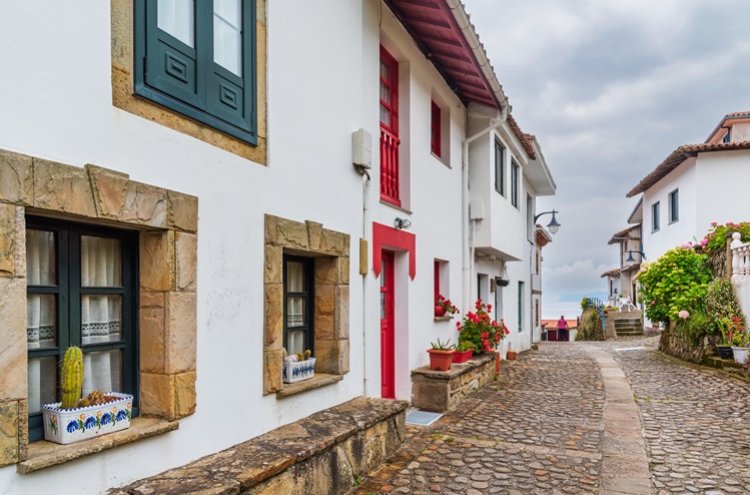 Enamórate de Asturias en hotel 3* con desayunos incluidos - Villaviciosa