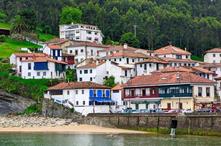 Enamórate de Asturias en hotel 3* con desayunos incluidos - Villaviciosa