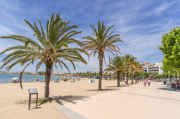 Descubre la Costa Brava en Roses con hotel 4 * y Desayunos Incluidos - Roses