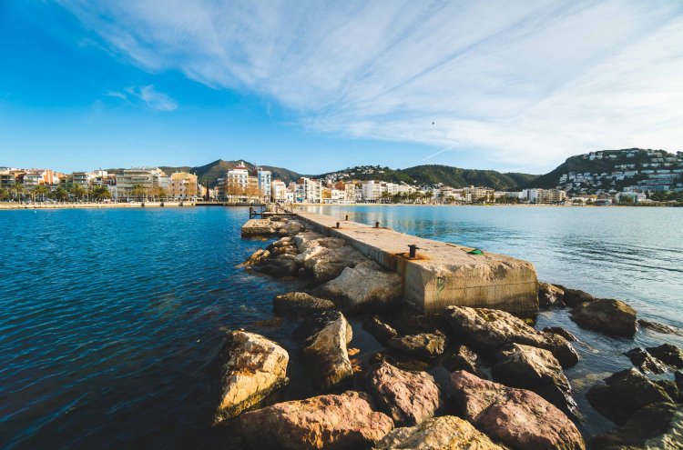 Descubre la Costa Brava en Roses con hotel 4 * y Desayunos Incluidos - Roses