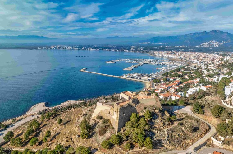 Descubre la Costa Brava en Roses con hotel 4 * y Desayunos Incluidos - Roses