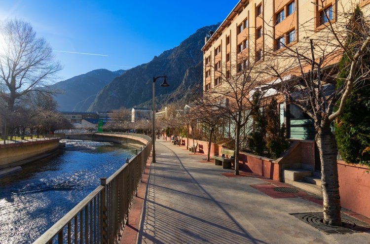 Un respiro entre montañas: Andorra te espera en hotel 4*