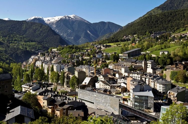 Un respiro entre montañas: Andorra te espera en hotel 4*