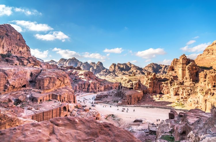 Descubre Jordania con noche mágica en el desierto y media pensión