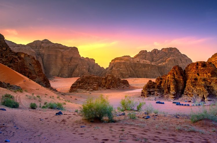 Descubre Jordania con noche mágica en el desierto y media pensión