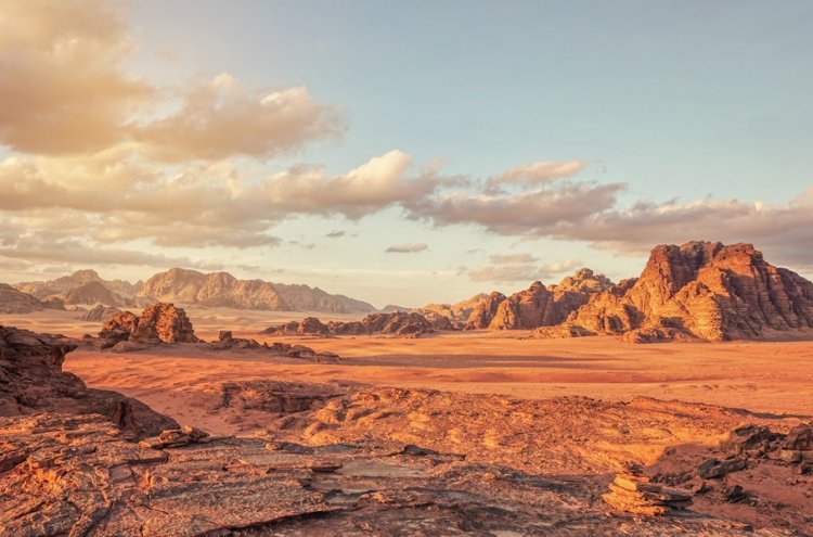 Descubre Jordania con noche mágica en el desierto y media pensión