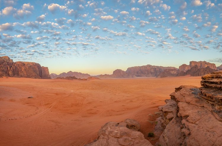 Descubre Jordania con noche mágica en el desierto y media pensión