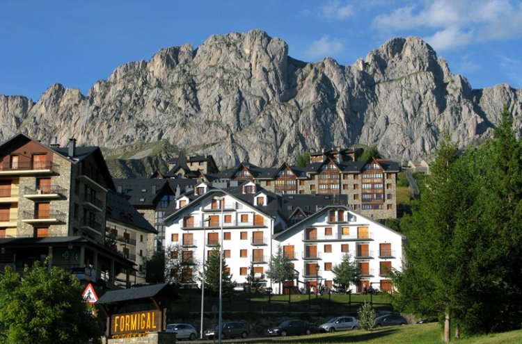 Disfruta del descanso que mereces en un hotel 4* en el Pirineo Aragonés - Formigal