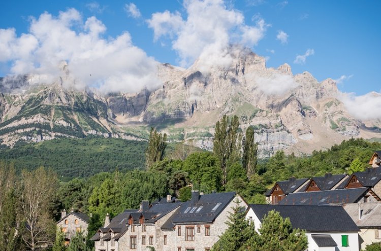 Disfruta del descanso que mereces en un hotel 4* en el Pirineo Aragonés - Formigal