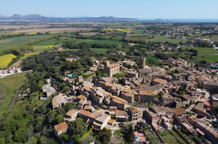 Descubre Pals desde un apartamento junto a la Costa Brava - Pals Girona