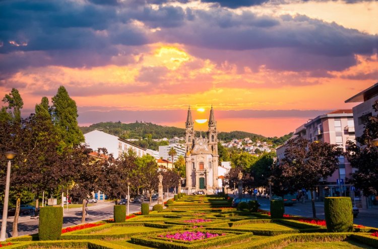 ¡Descubre Guimarães! Vive la esencia de Portugal - Guimaraes Portugal