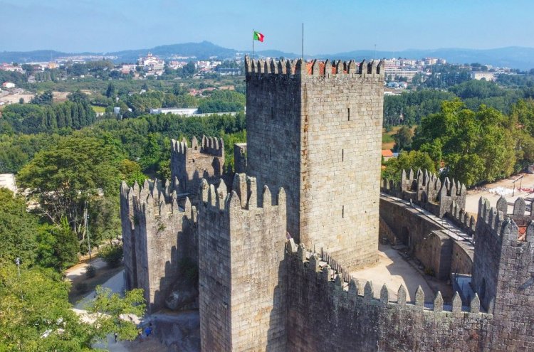 ¡Descubre Guimarães! Vive la esencia de Portugal - Guimaraes Portugal