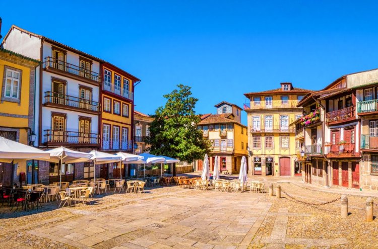 ¡Descubre Guimarães! Vive la esencia de Portugal - Guimaraes Portugal