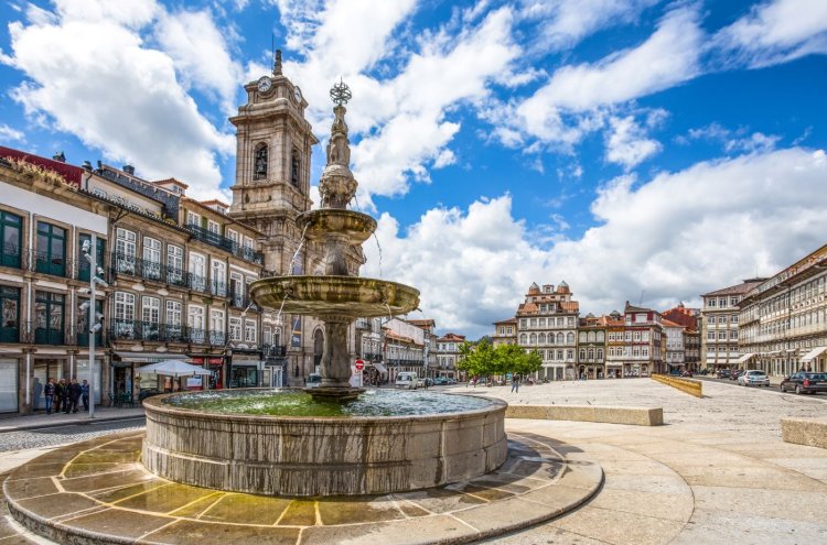 ¡Descubre Guimarães! Vive la esencia de Portugal - Guimaraes Portugal