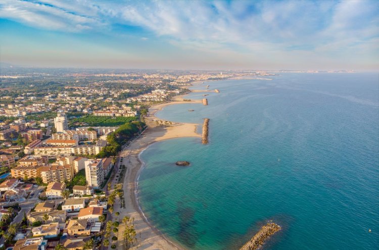 Escapadinha com sabor catalão: calçotada, vinho e descanso perto de Tarragona
