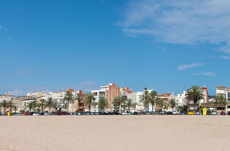 ¡Aún quedan días de playa! Disfruta en Calella - Calella