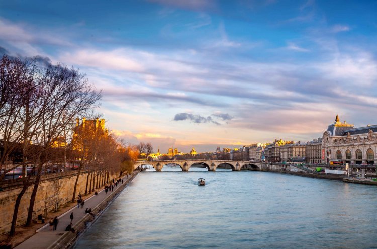 ¡Descubre París: vuelos, crucero por el Sena y visita a Disneyland® Paris!