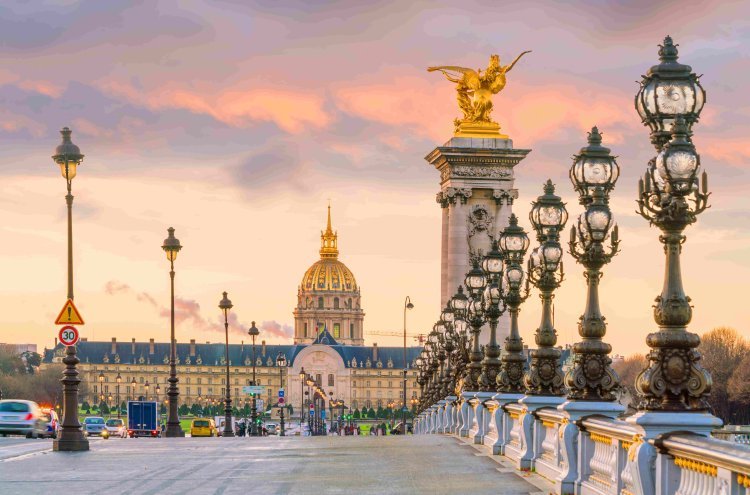 ¡Descubre París: vuelos, crucero por el Sena y visita a Disneyland® Paris!