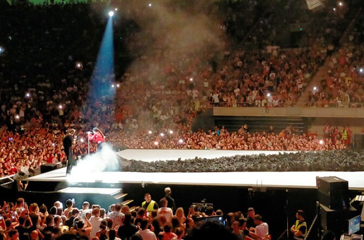 Bad Bunny Live + Hotel 3*: O seu fim de semana épico em Espanha está à espera