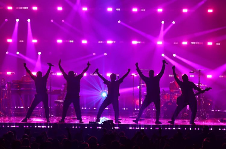 Rosalía live in Madrid or Barcelona with hotel stay