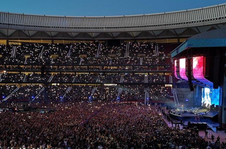 Rosalía live in Madrid or Barcelona with hotel stay