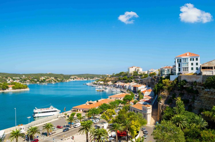¡Menorca te espera! Un 4* con toboganes ilimitados y con opción a ferry - Menorca