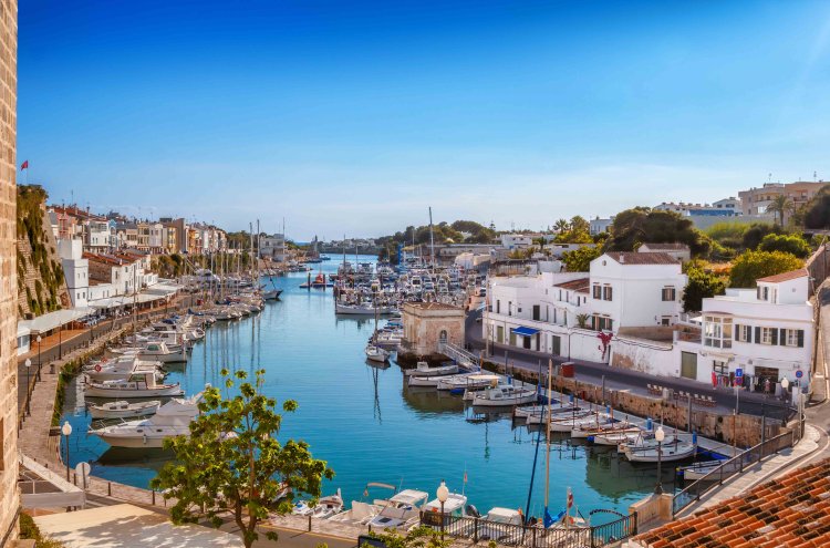¡Menorca te espera! Un 4* con toboganes ilimitados y con opción a ferry - Menorca