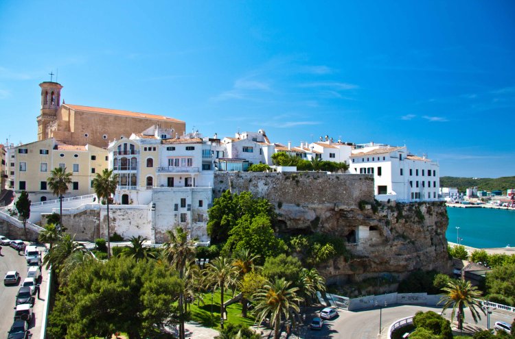 ¡Menorca te espera! Un 4* con toboganes ilimitados y con opción a ferry - Menorca