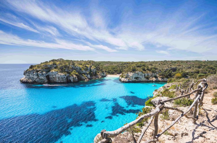 ¡Menorca te espera! Un 4* con toboganes ilimitados y con opción a ferry - Menorca