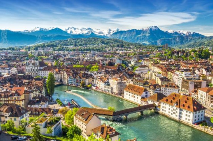 Ruta por Suiza y la Selva Negra: paisajes alpinos y ciudades con encanto