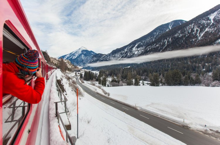 Bernina Express: un viaje mágico entre los Alpes suizos e italianos