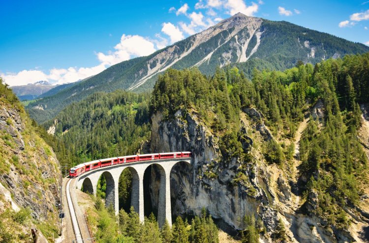 Bernina: un viaje mágico entre los Alpes suizos e italianos