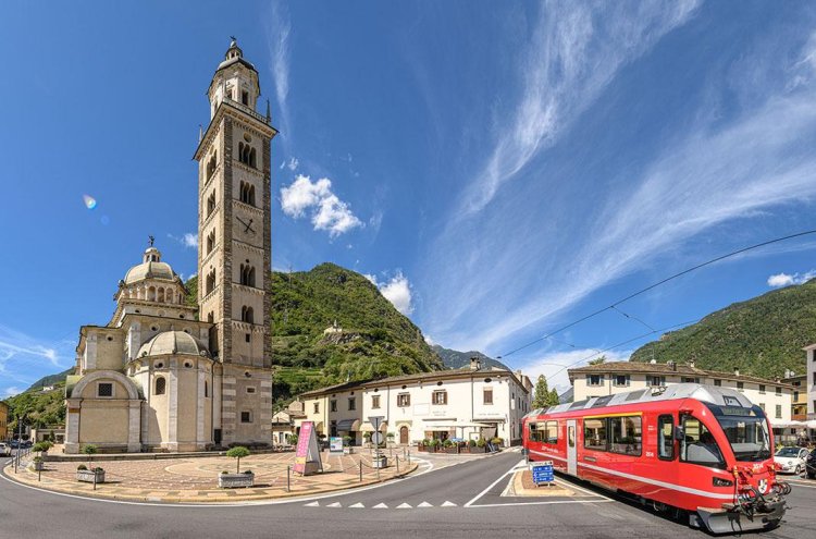 Bernina Express: un viaje de postal por los Alpes suizos